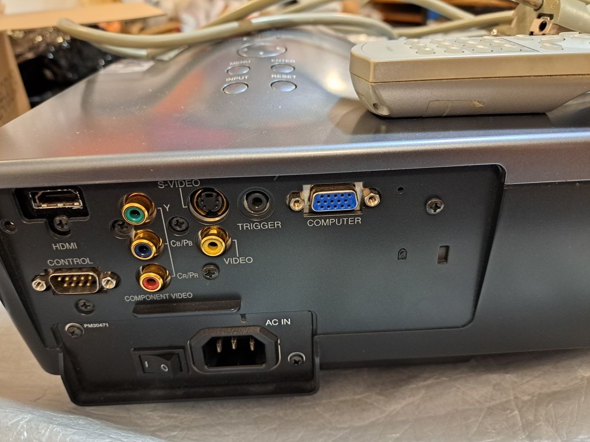 Sprzedam projektor Hitachi PJ-TX 200 uszkodzony