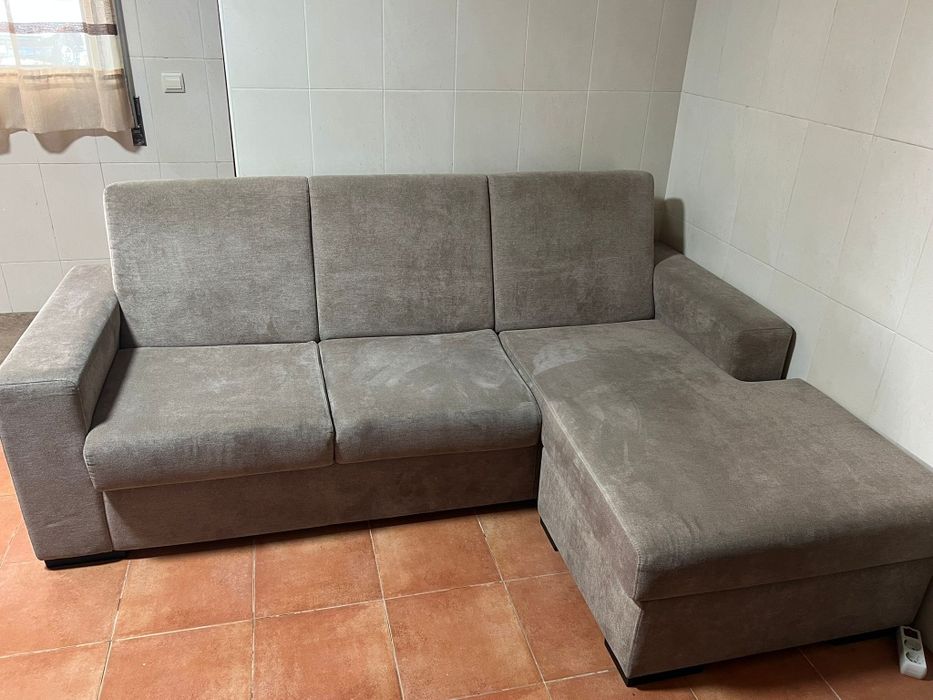Sofá chaiselongue como novo