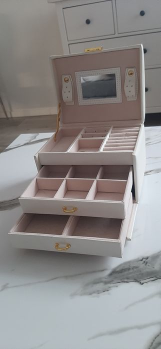 Kuferek na biżuterie , szkatułka , pudełko