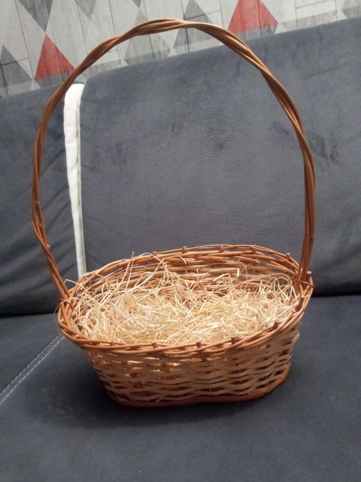 Wiklinowy koszyk prezentowy/ozdobny/wielkanocny