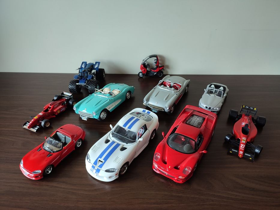 Réplicas de carros e motas de coleção miniatura