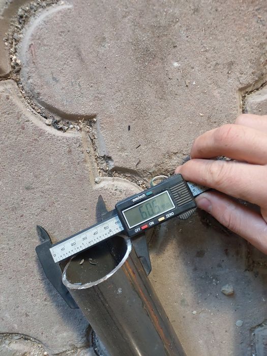 Продам трубу металеву залишок.  Нова 3.74м