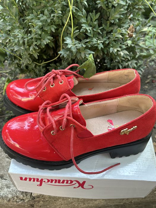 Продам нові лофери в червоному кольорі, р.38