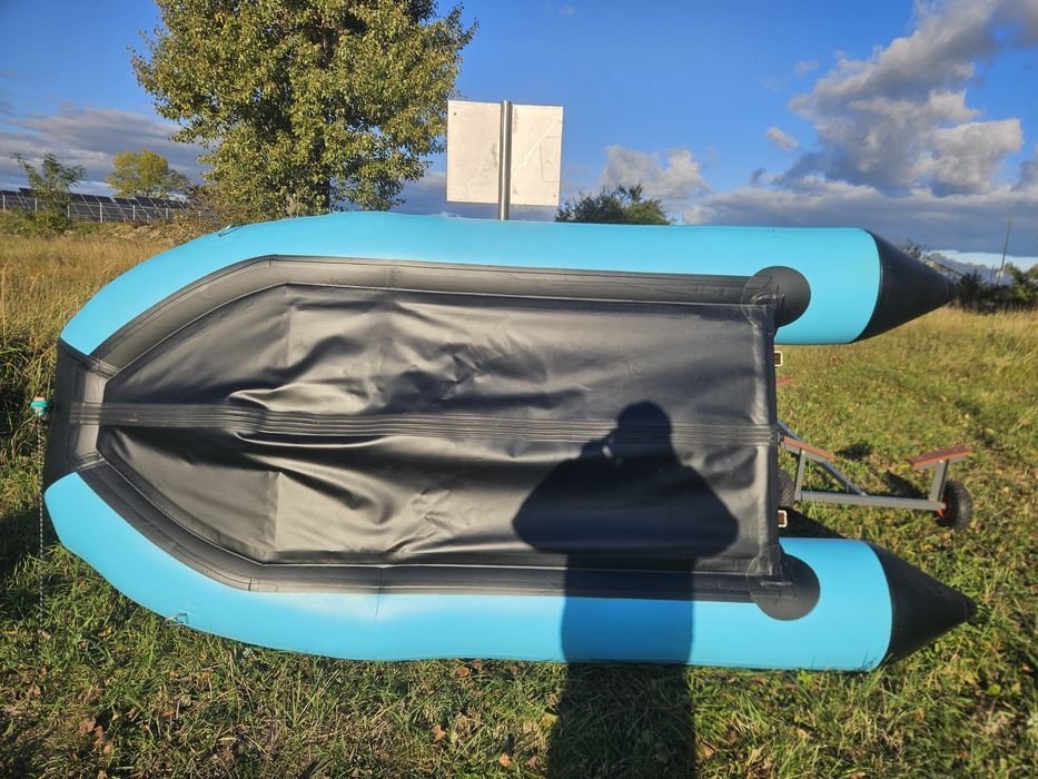 Ponton 320 cm z bimini, przyczepką i pompowanym kilem