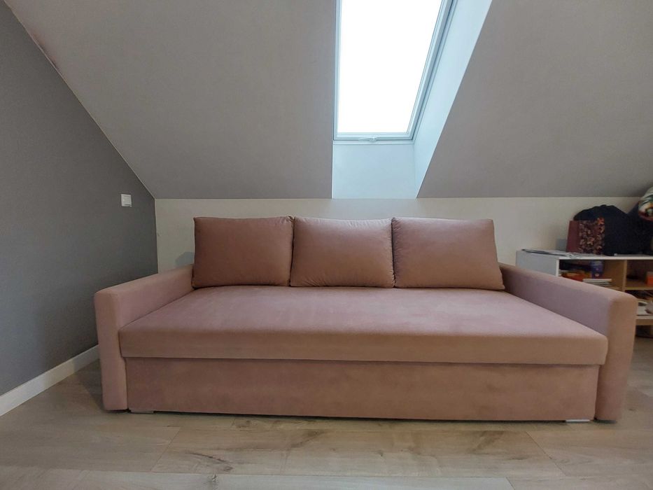 Sprzedam sofę w kolorze pudrowy róż