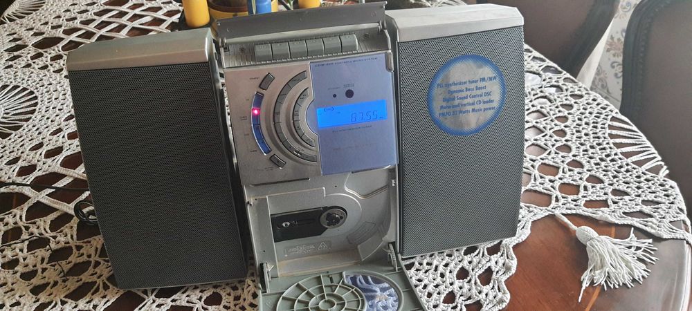 Aparelhagem de rádio com "CD"