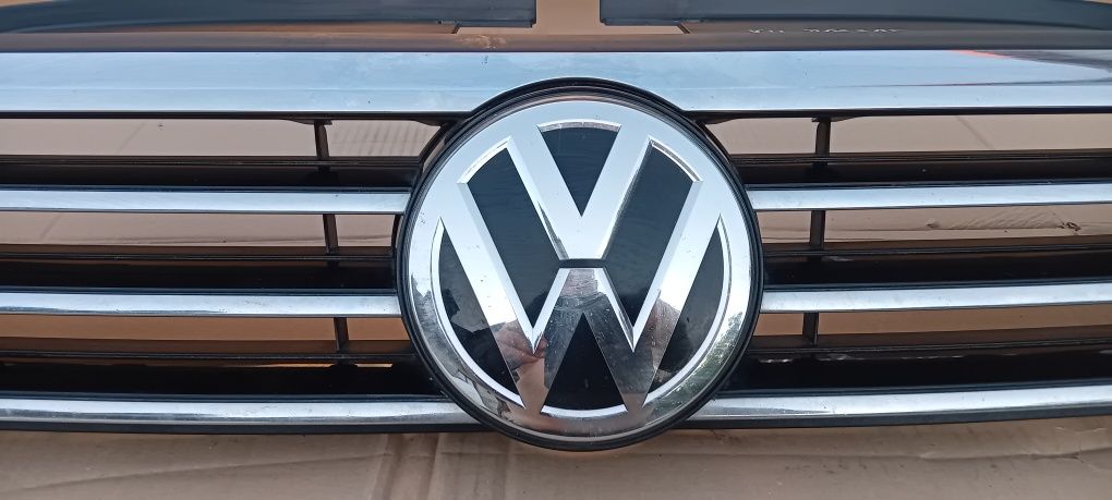 VW Passat B8 Gril, atrapa zderzaka przód.