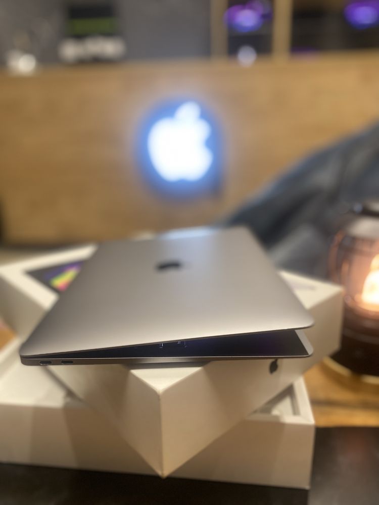 Ноутбук Apple MacBook Air 13" i5/8/128GB Space Gray (MVFH2) 2019