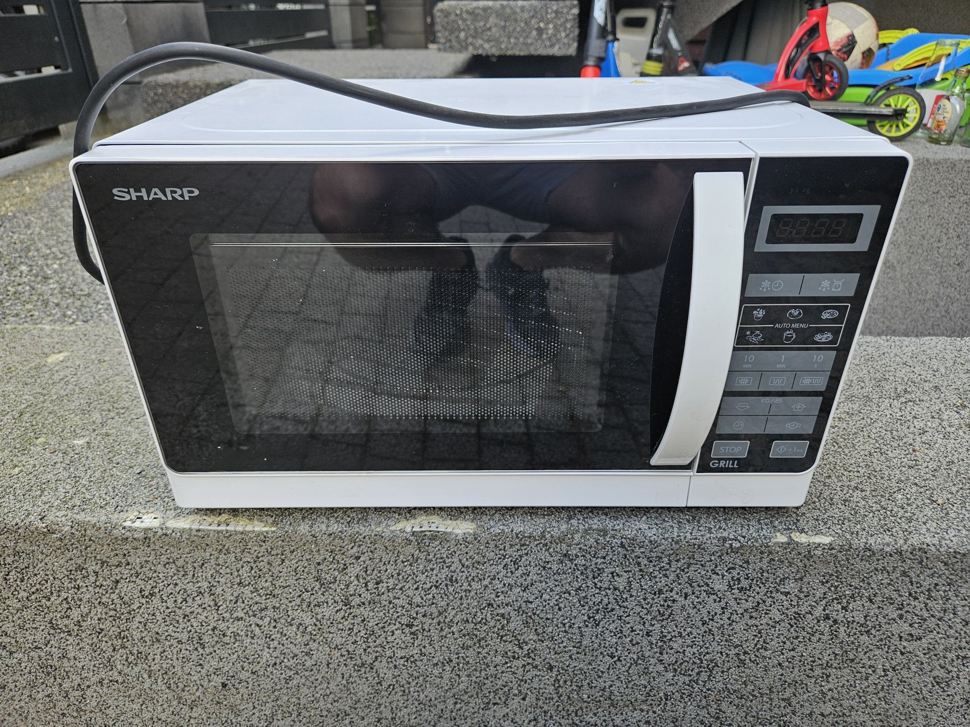 Kuchenka mikrofalowa Sharp R642