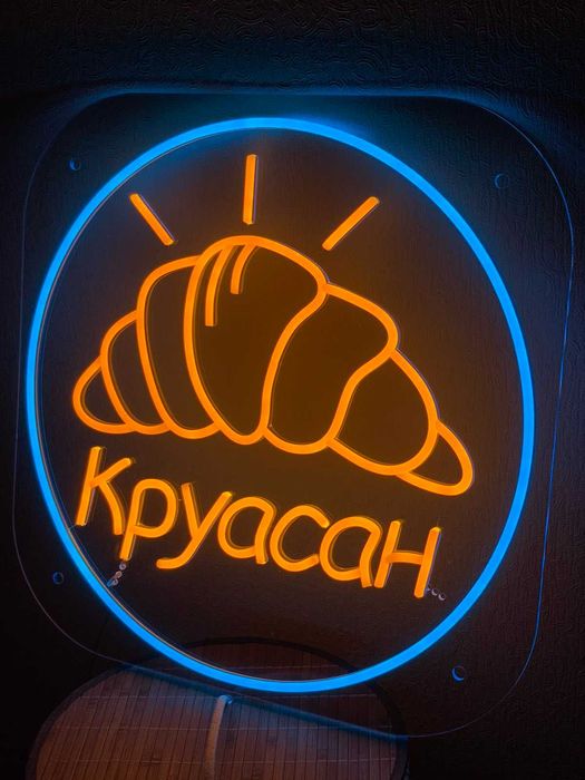 Неонові вивіски круасан, вивіски в заклад, неоновая вывеска круасан
