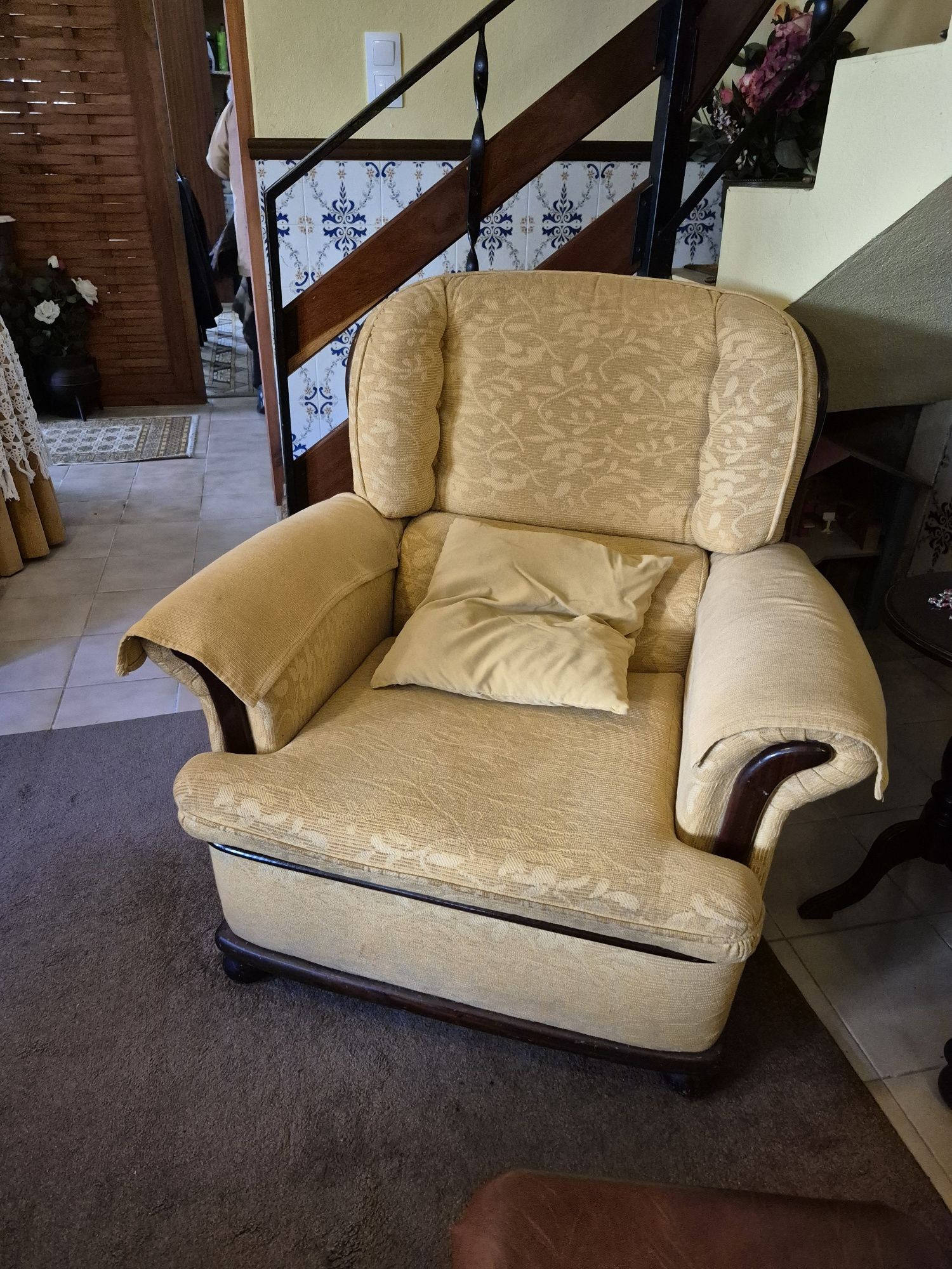 Conjunto de sofá cama 3 lugares e 2 poltronas em Alfeizerão