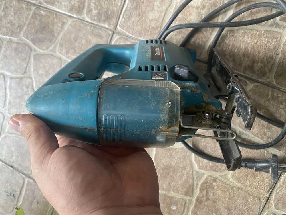 Лобзік makita 4324