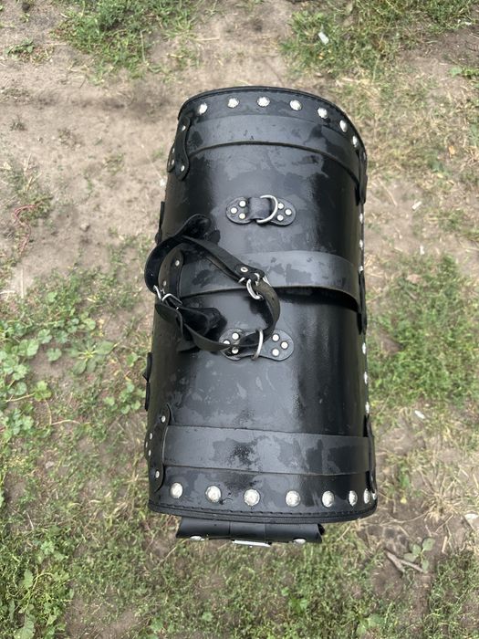 Продам черную кожаную сумку для мотоцикла