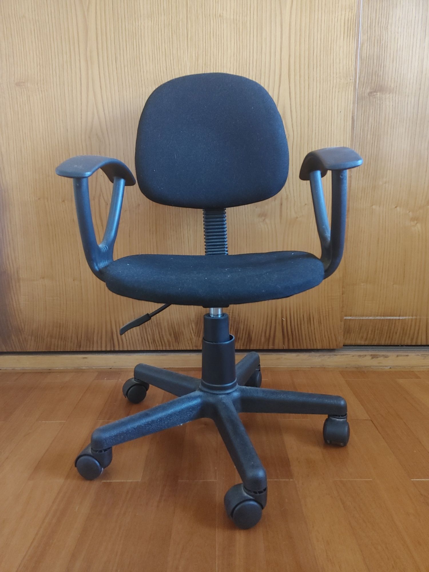 Cadeira de escritório com rodas