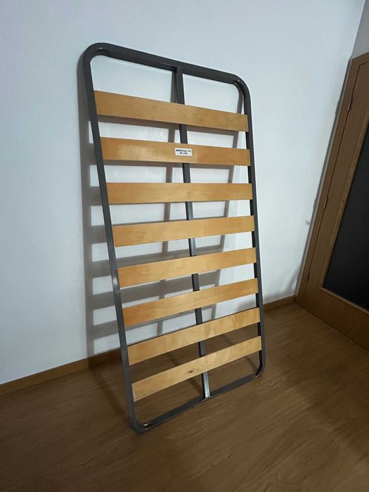 Estrados de cama 90x190 – ferro e madeira (Muito bom estado)