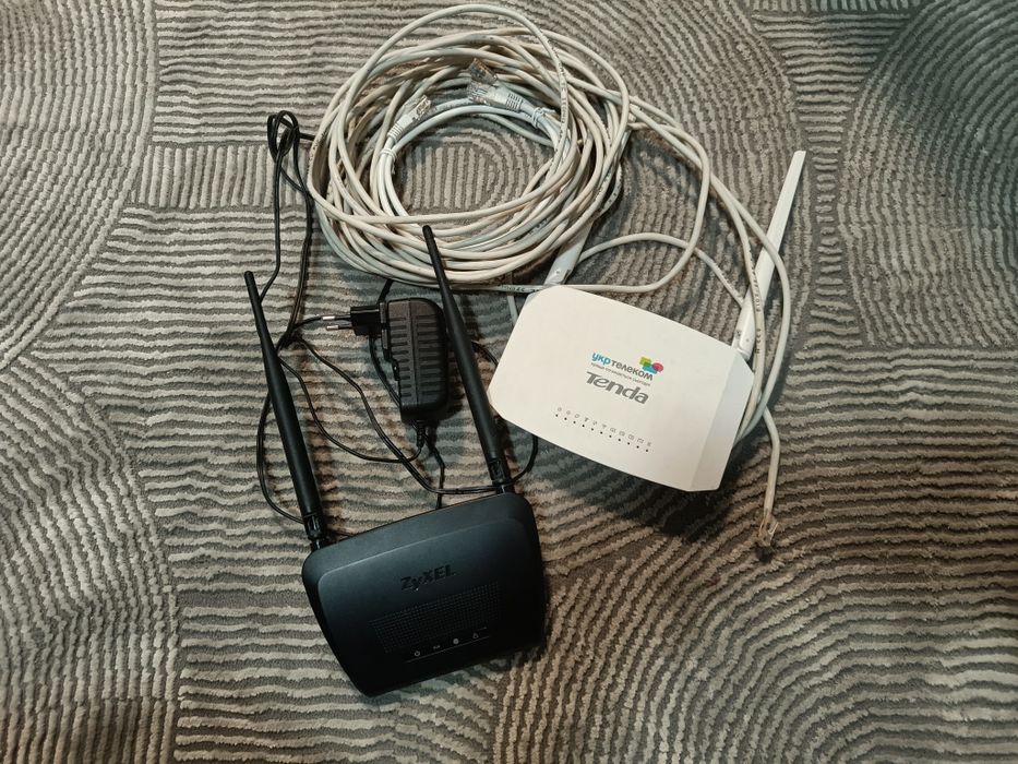 Роутер Zyxel i Tenda