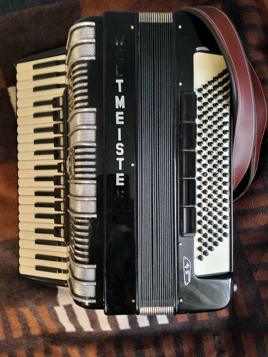 Akordeon Weltmeister S4