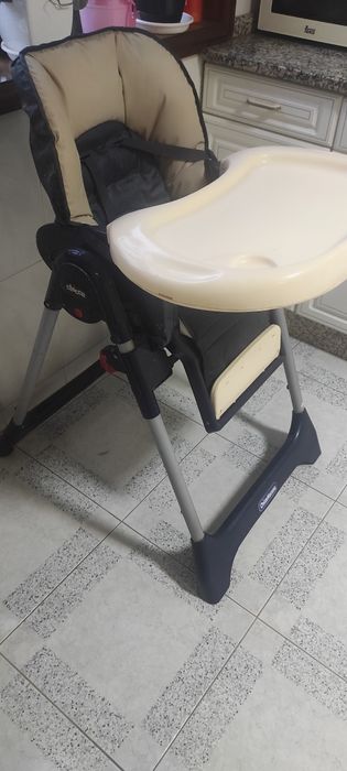 Vendo cadeira de comer da Chico, usada sem capa