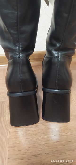 Чоботи  жіночі демісезонні шкіряні нові Сапоги женские кожаные новые