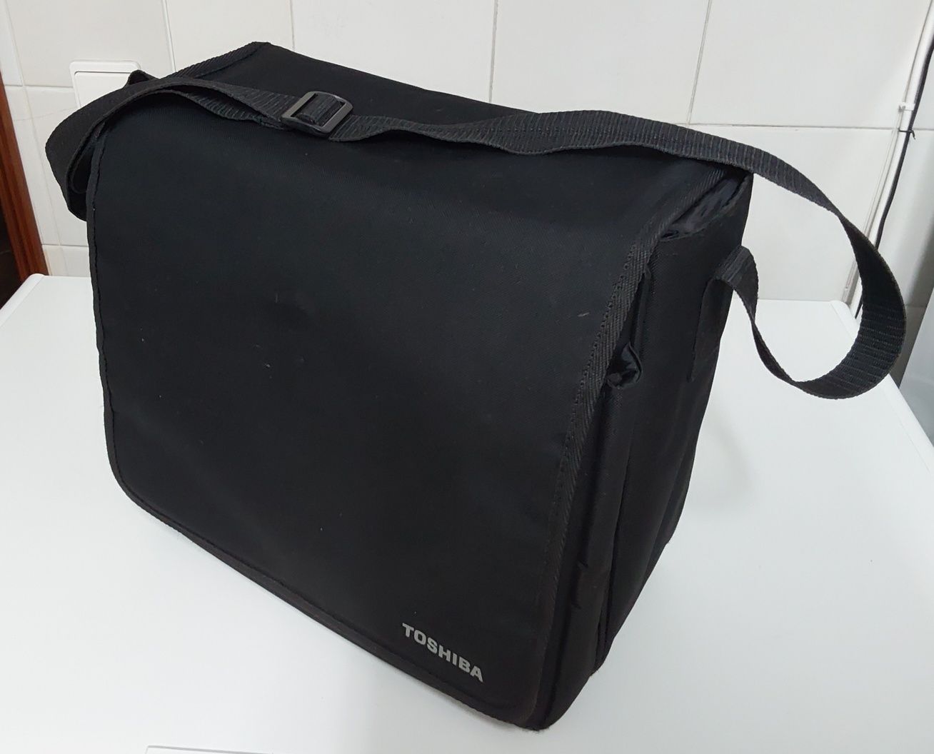 MALA VIAGEM,PC PORTÁTIL.Casa,Viagem,Férias,Quarto,mudanças,Sala,Tablet