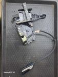 Zamek drzwi LEWY TYŁ FORD AM5A-R26413-BC