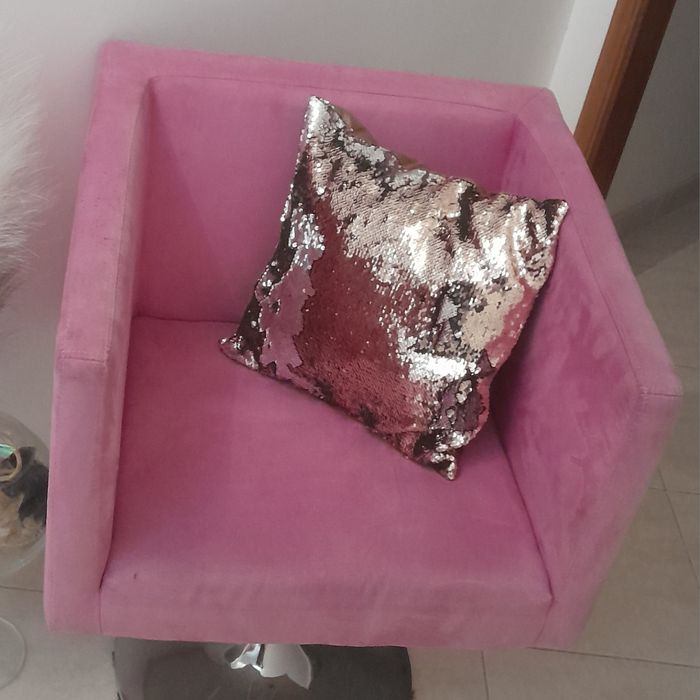 Cadeira Rosa em bom estado