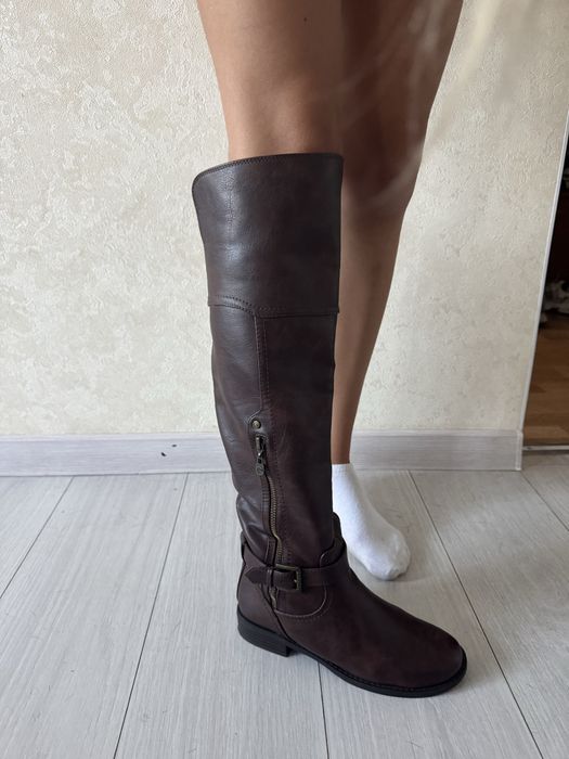 Женспие фирменные сапоги Guess . Одеты олин раз . Без следов носки .