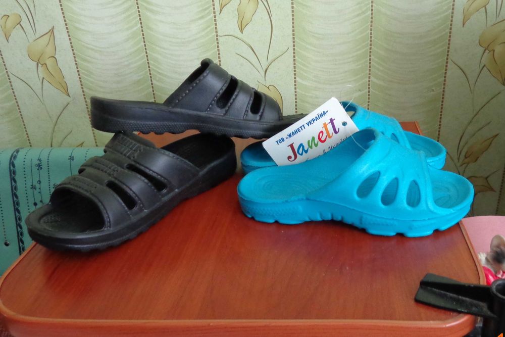новые тапочки  шлёпанцы
