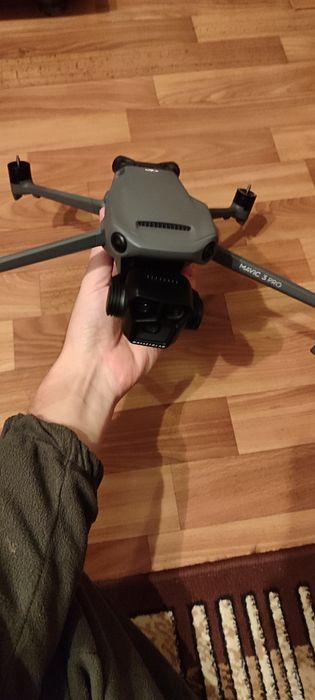 Квадрокоптер DJI Mavic 3 Pro