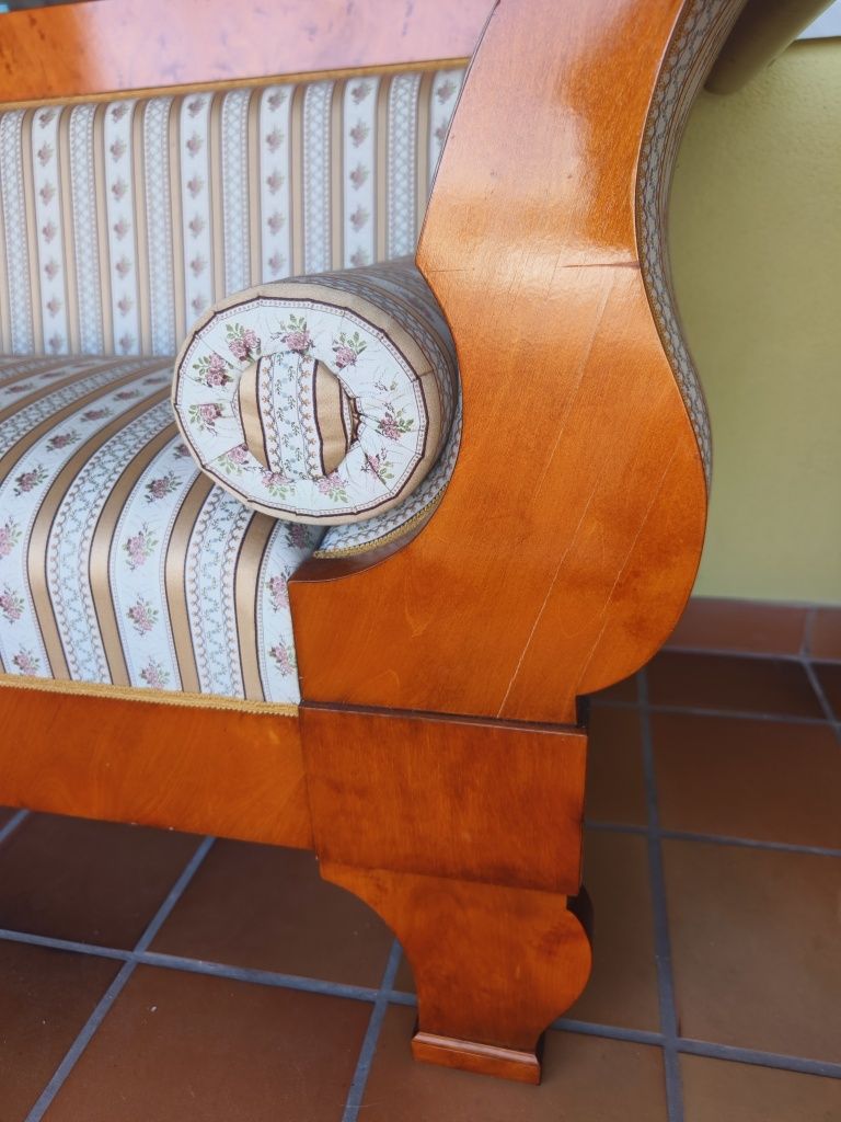 sofa w stylu Biedermeier