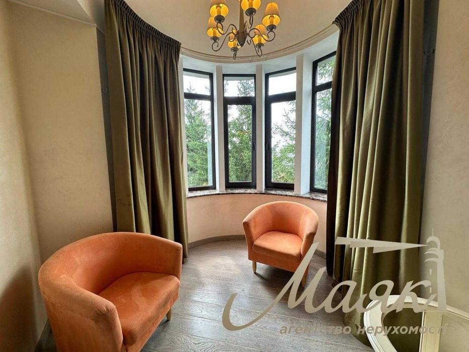 Оренда резиденції з двох будинків на 60 сотках землі в Хуторі Мригі