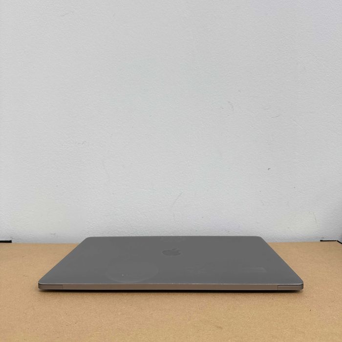 MacBook Pro 15 2017 { i7 | 16gb | 512 ssd | AMD 555x-2gb} 82910SV