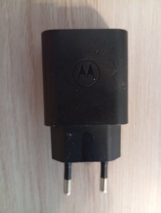 Sprzedam ładowarkę sieciową Motorola. Ładowarka ma 10 Wat i jest nowa