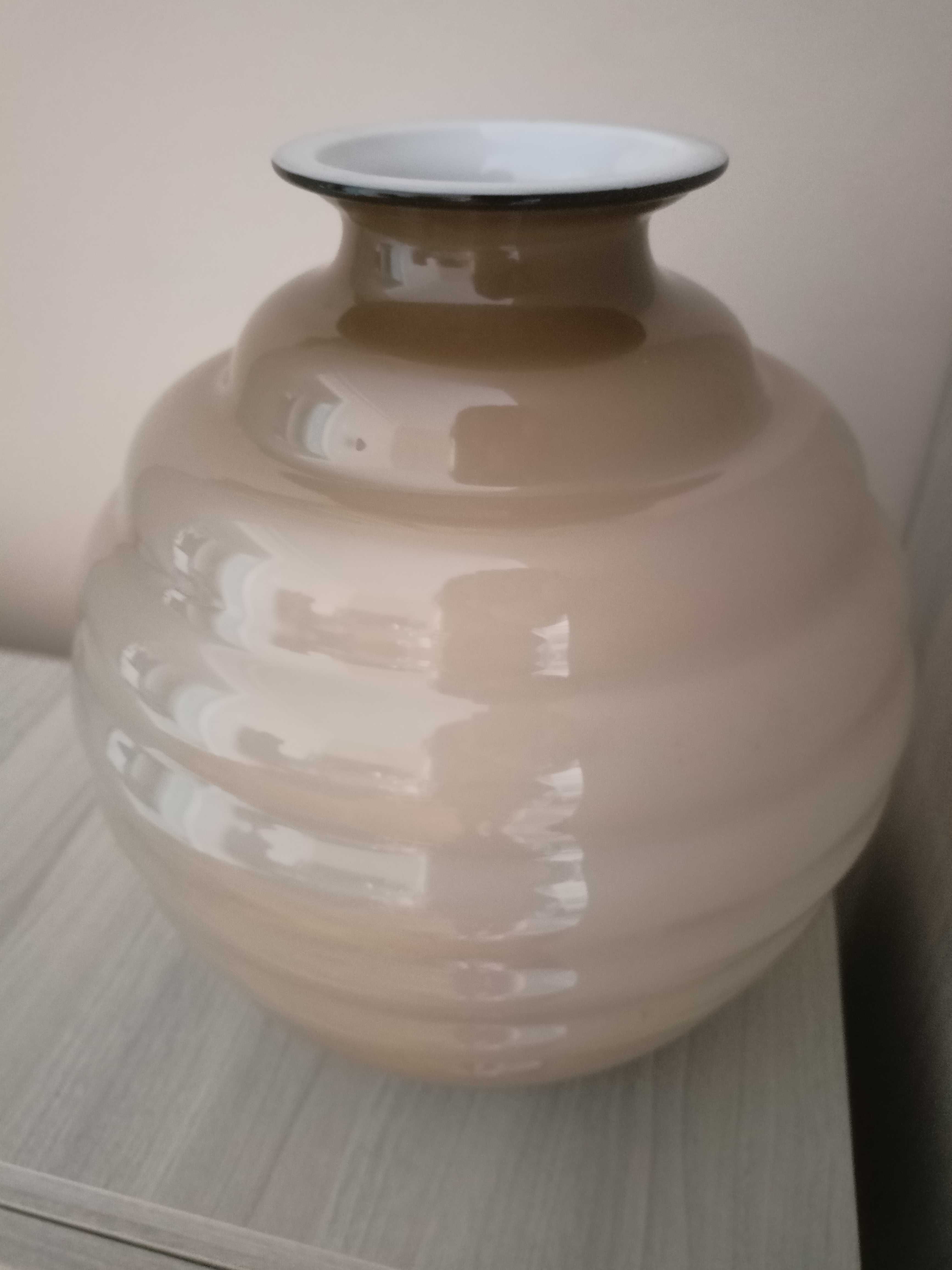 Duży beżowy wazon, wysokość ok. 32 cm