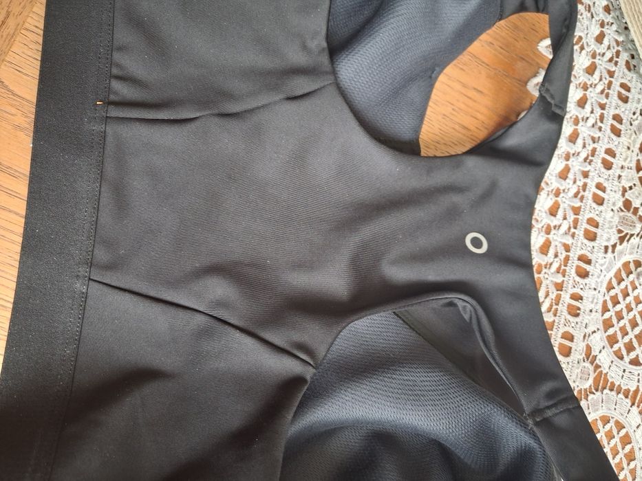 Biustonosz sportowy 90 F