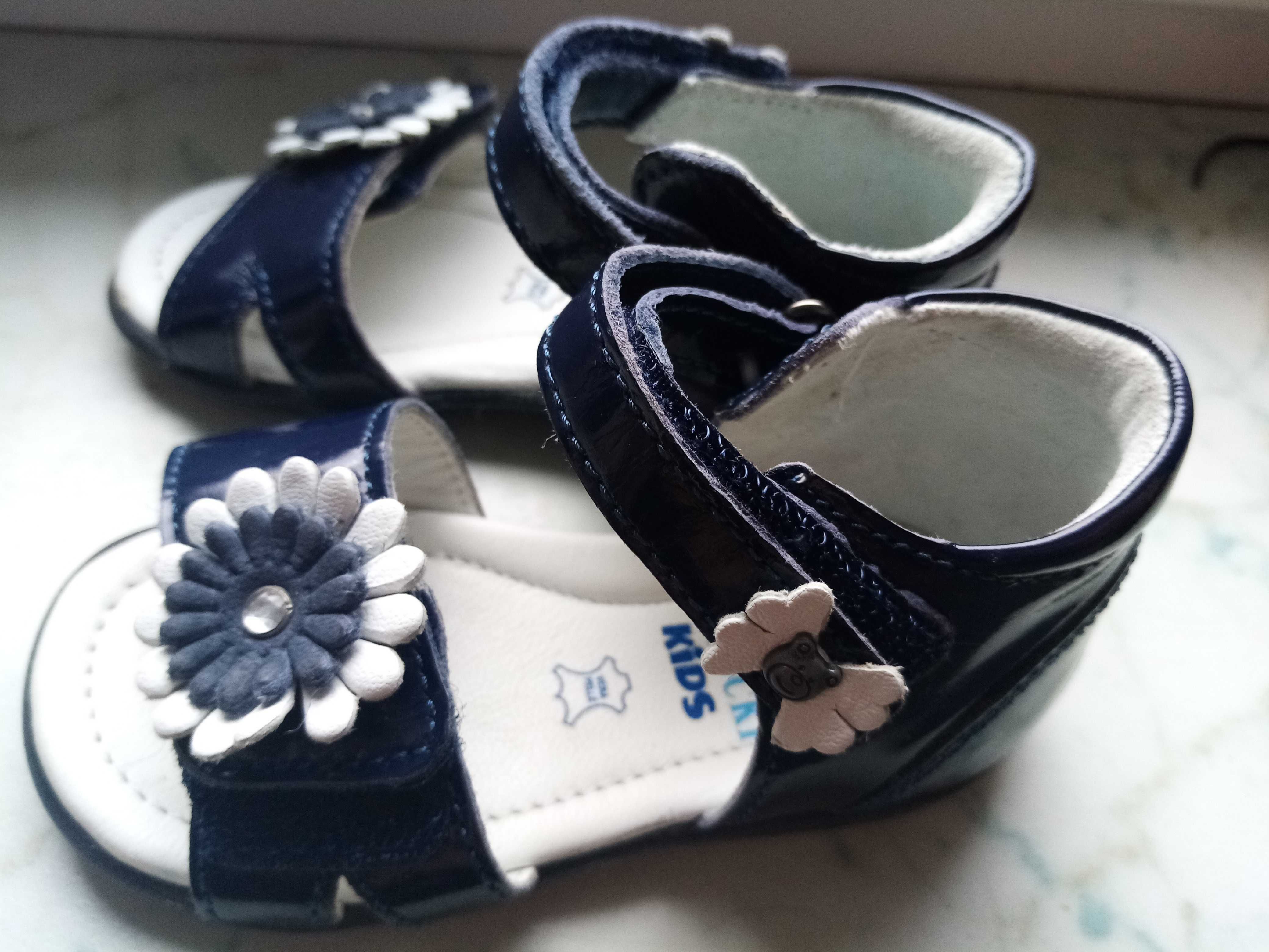 sandałki granatowe 19 lasocki