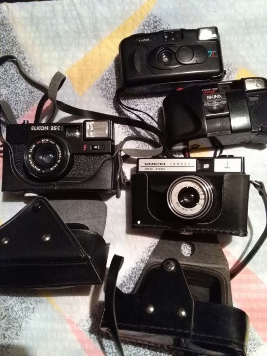 Stare aparaty fotograficzne.