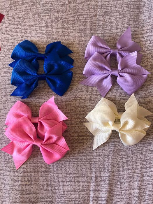 Laços com grampo criança