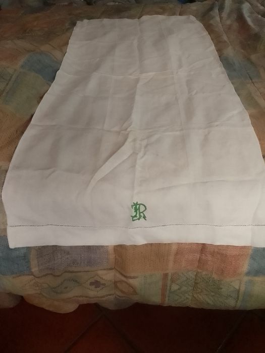 Toalha de linho bordada