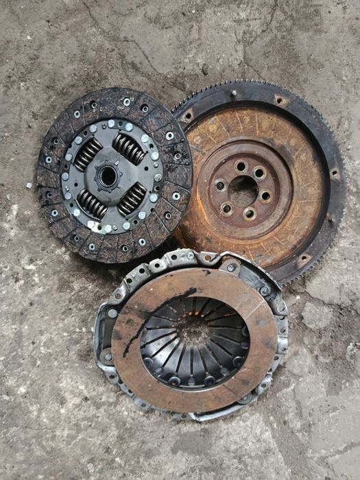 Продам комплект сцепления. WOLSWAGEN T 4.  1,9 Dizel