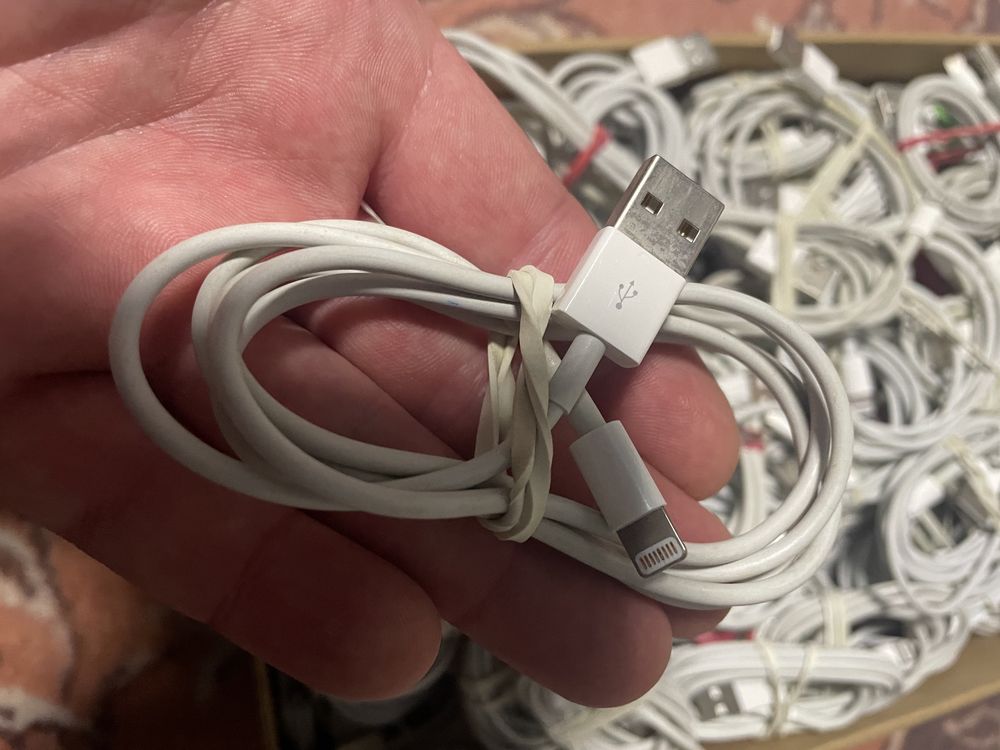 Продается кабель Apple usb - lightning  оригинал