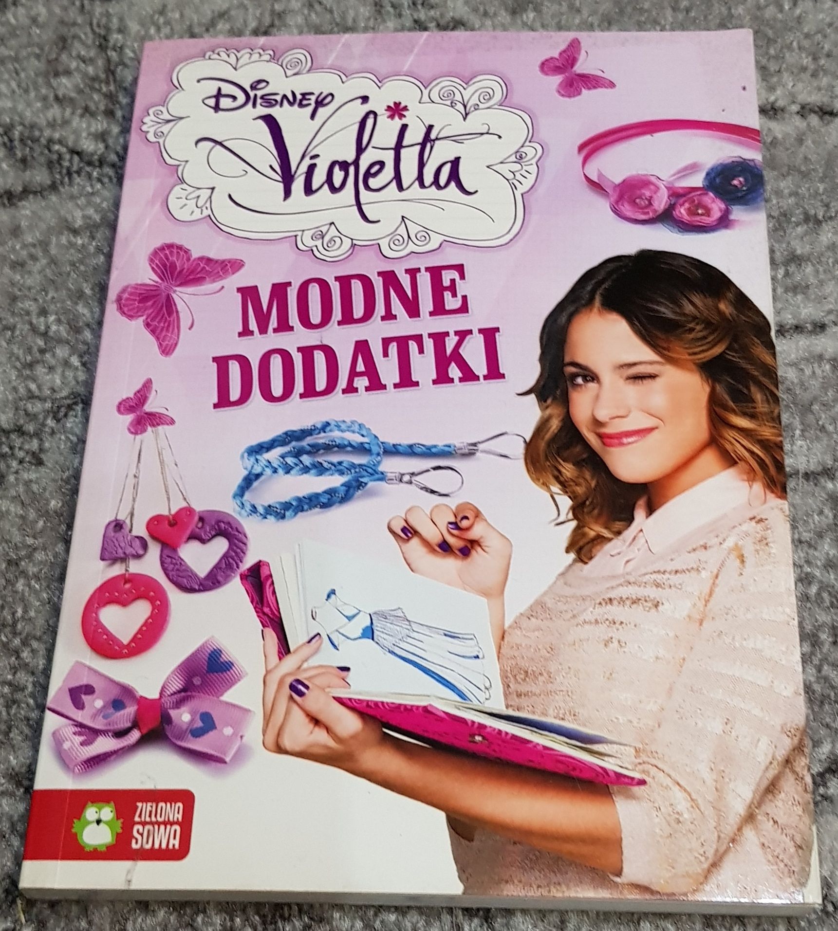 Modne dodatki Diney Violetta - Jak now