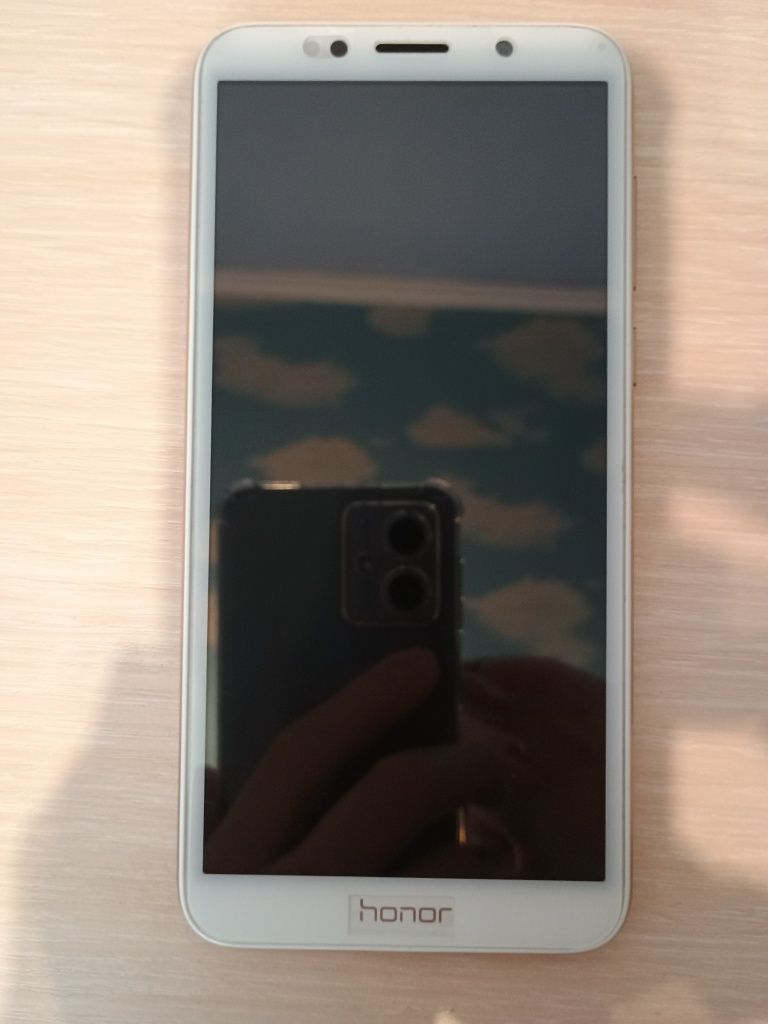 Смартфон Huawei Honor 7A + 3 чехла