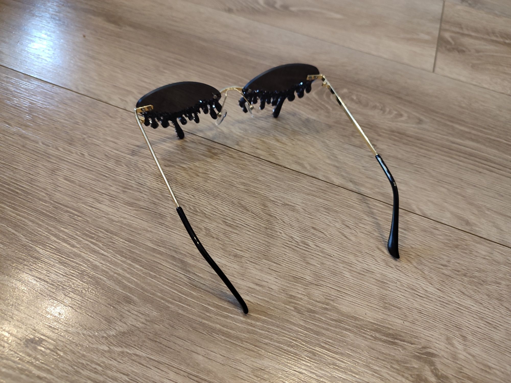 Nowe czarne okulary przeciwsłoneczne