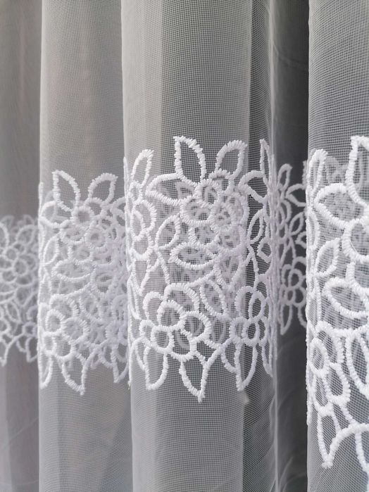 firanki z metra GŁADKA+3-rzędy haftu KWIATUSZEK wys 280 cm BIAŁA,turec