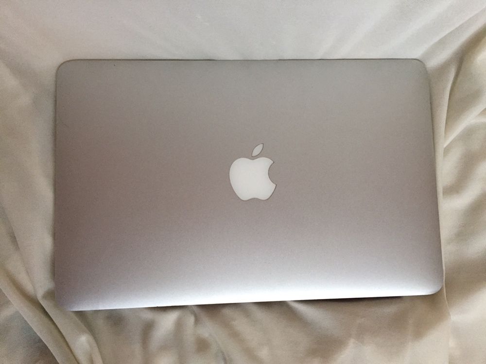MacBook Air 2011 A1370 [i5 2467M, 4gb RAM]