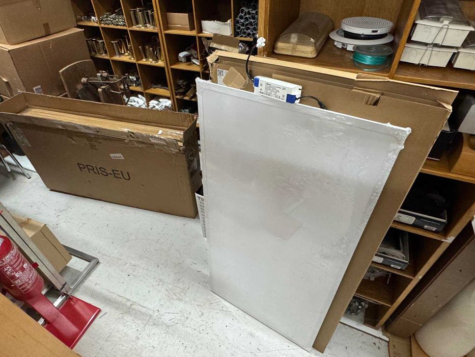 Painéis LED de TECTO, 120x60cm novos, na caixa