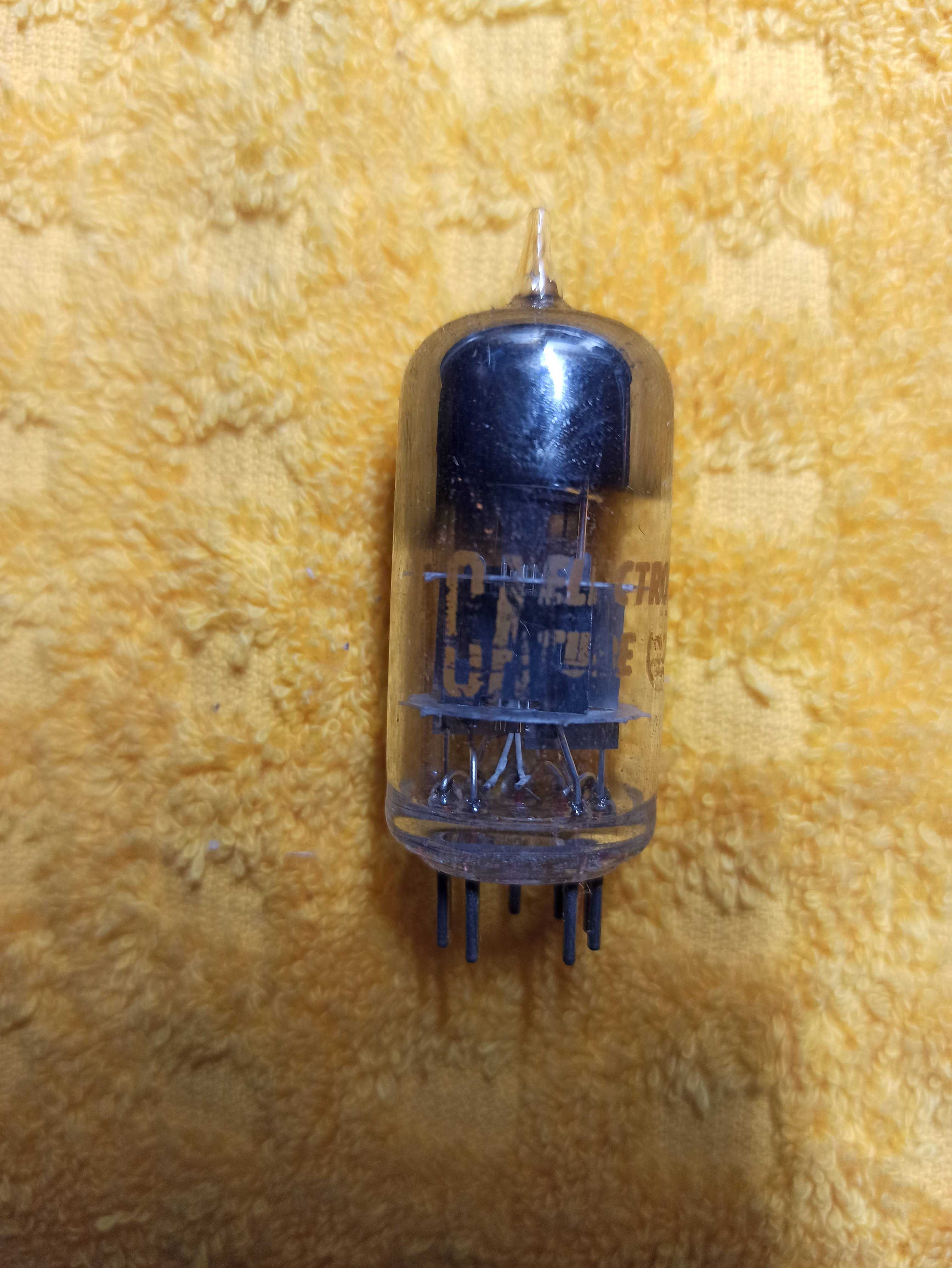 Радіолампа 6BZ7 (подвійний тріод).