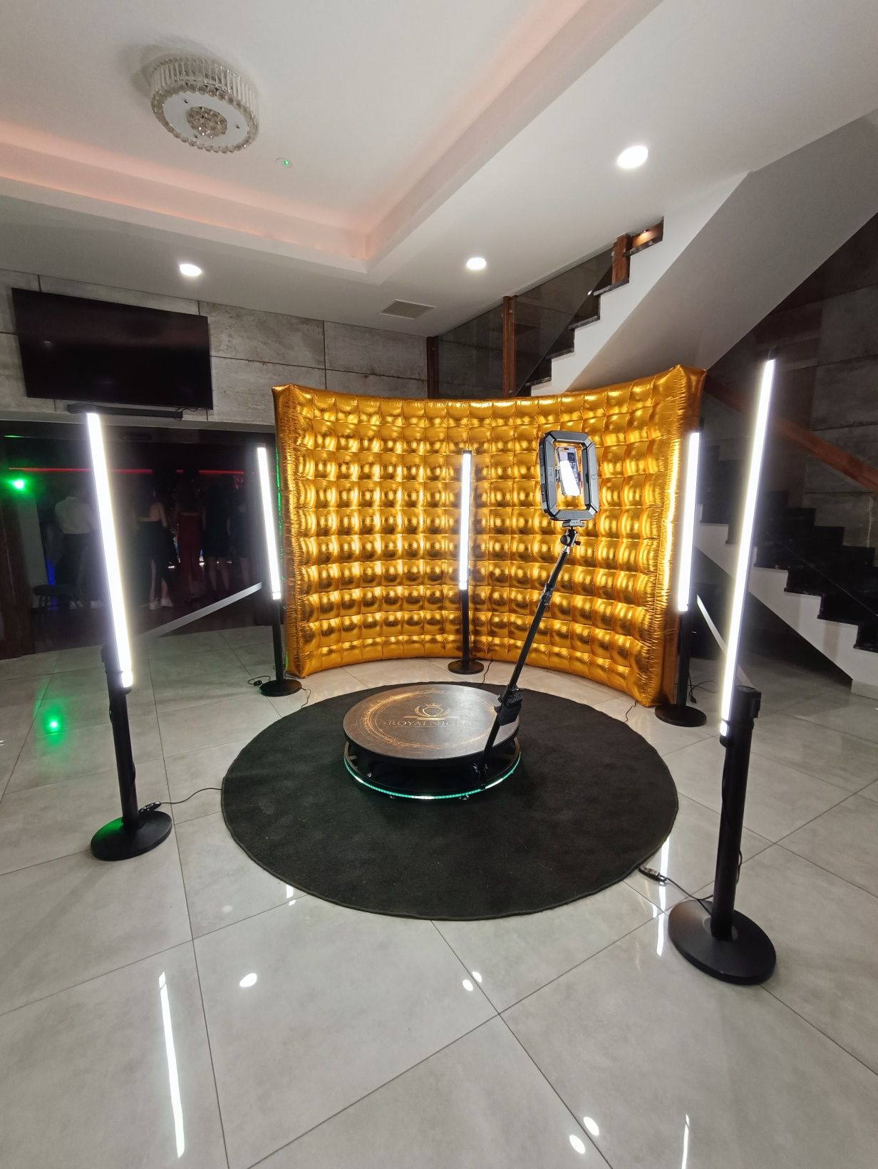Fotobudka 360, fotolustro, drink bar, ciężki dym, napis miłość, iskry!