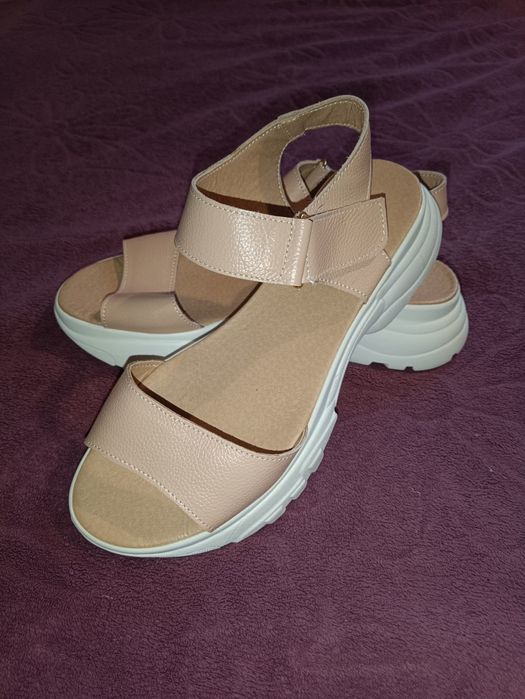Нові шкіряні босоніжки 40-26